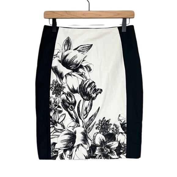 White House Black Market Dresses & Skirts - White House Black Market Black & White Floral Pencil Skirt Size 4 Lined
